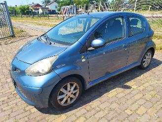 Toyota Aygo 5 deurs 900 euro minimum prijs picture 2