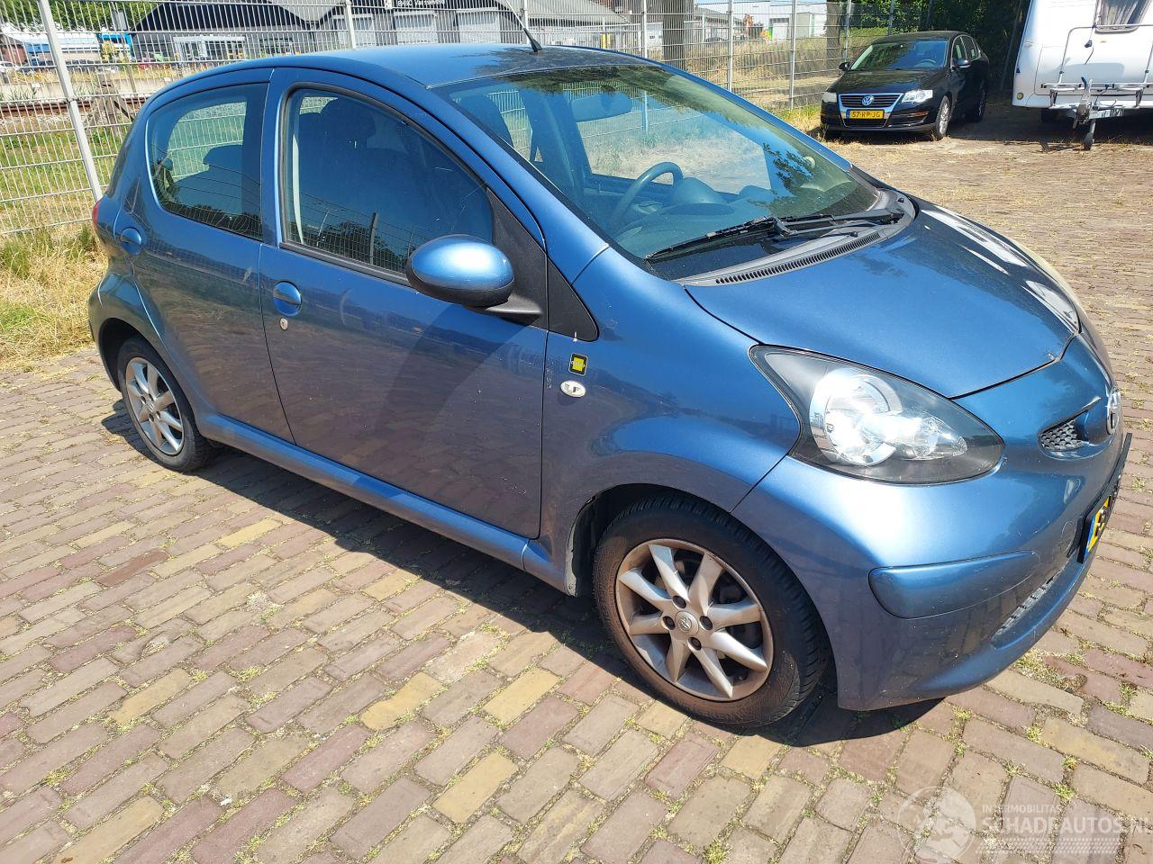 Toyota Aygo 5 deurs 900 euro minimum prijs