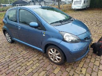 krockskadad bil auto Toyota Aygo 5 deurs  850 euro minimum prijs 2009/1