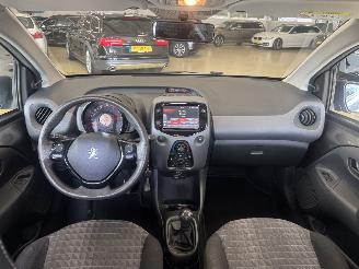 Peugeot 108 1.0 e-Active AIRCO Euro6 picture 18
