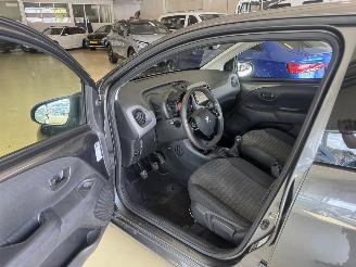 Peugeot 108 1.0 e-Active AIRCO Euro6 picture 12