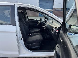 Hyundai I-20 1.2 i  63kw Airco picture 19