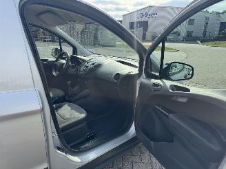 Ford Transit Courier Van  picture 13