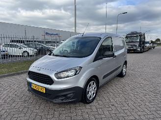 krockskadad bil bedrijf Ford Transit Courier Van  2018/6