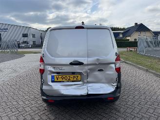 Ford Transit Courier Van  picture 8