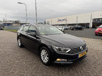 Voiture accidenté Volkswagen Passat 1.6 TDI Clima - Navi 2015/11