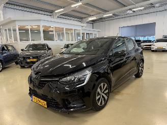 Unfallwagen Renault Clio 1.6 E-Tech Hybrid 145 Equilibre 2022/10