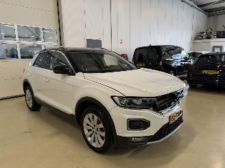 krockskadad bil auto Volkswagen T-Roc 1.5 TSI  AUTOMAAT 2018/6