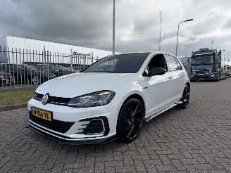 Damaged car Volkswagen Golf 1.4 TSI GTE 2018/8