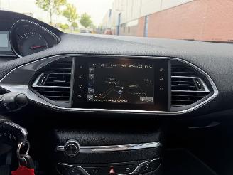 Peugeot 308 1.6 BlueHDI 88kw Clima - Navi picture 24