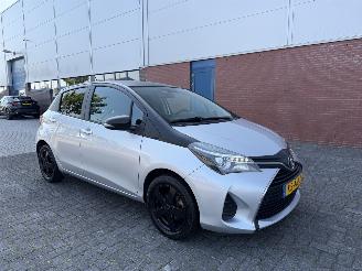krockskadad bil auto Toyota Yaris 51Kw Aspiration Bi-Tone AIRCO 2016/12