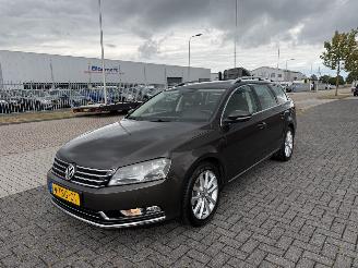 Damaged car Volkswagen Passat 1.6 TDI 77kw Highline Navi Clima 2014/4
