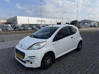 damaged passenger cars Peugeot 107 1.0 50kw AIRCO 2012/3