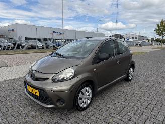Voiture accidenté Toyota Aygo 1.0 VVT-i Now 50kw AIRCO 2014/2