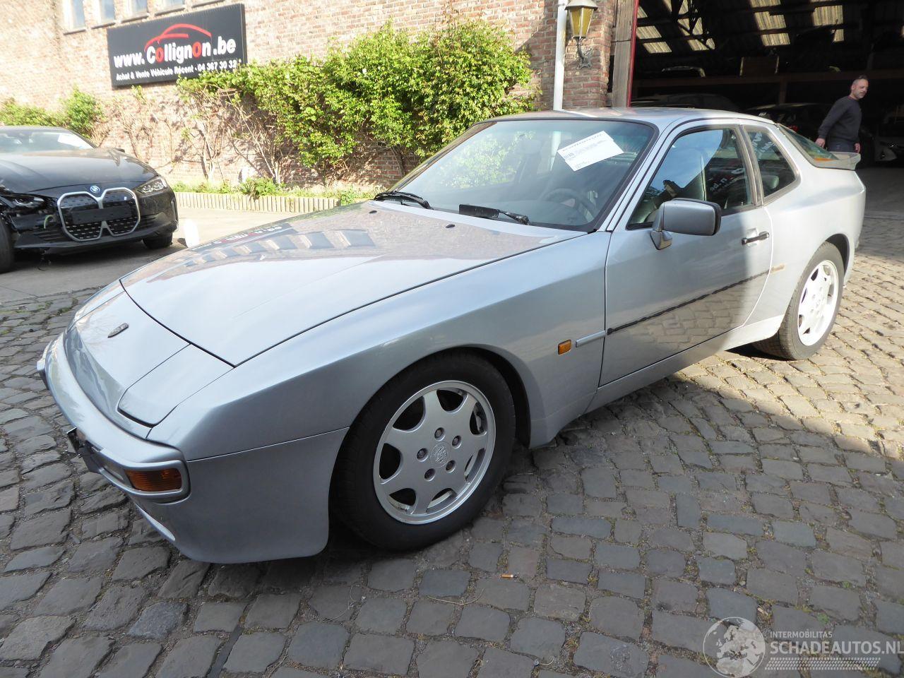 Porsche 944 