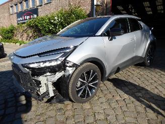 Voiture accidenté Toyota CH-R Hyb HEV 2024/4