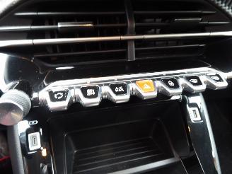 Peugeot 208 e- Active Pack picture 17