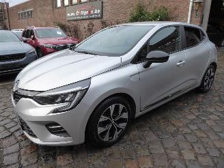 Auto incidentate Renault Clio Evolution 2023/3