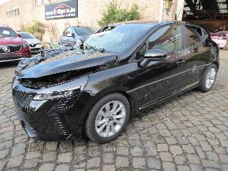 krockskadad bil auto Renault Clio Evolution 2025/5