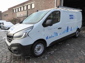 krockskadad bil auto Renault Trafic  2021/7