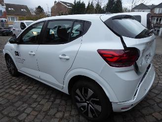 Dacia Sandero Expression picture 6