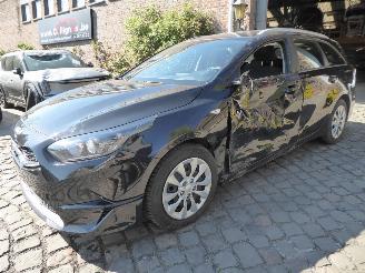Coche accidentado Kia Cee d Sportwagon 2023/10