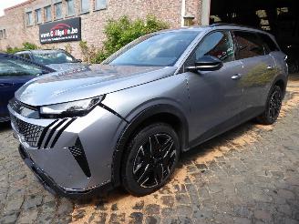 Vaurioauto  passenger cars Peugeot 5008 Allure 2025/6