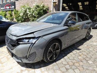 Voiture accidenté Peugeot 308 SW e- Allure 2024/9