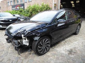 Vaurioauto  passenger cars Volkswagen Golf Variant Life 2022/6