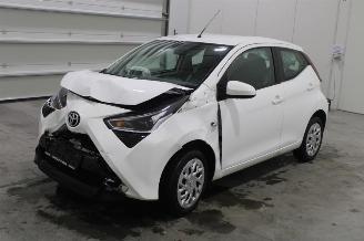 krockskadad bil auto Toyota Aygo  2021/12