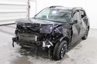 krockskadad bil auto Volkswagen T-Cross  2023/12