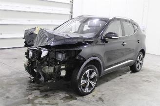 damaged passenger cars MG ZS  2020/7