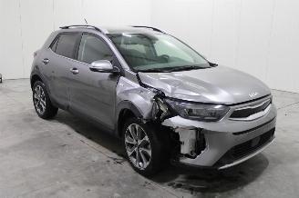 damaged passenger cars Kia Stonic  2023/12