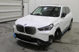 Vaurioauto  passenger cars BMW X1  2024/1