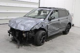 uszkodzony samochody osobowe Volkswagen Tiguan  2023/11