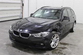 Vaurioauto  passenger cars BMW 3-serie 318 2016/10