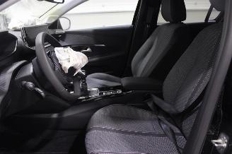 Peugeot 208  picture 10