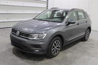 Vaurioauto  passenger cars Volkswagen Tiguan  2020/8