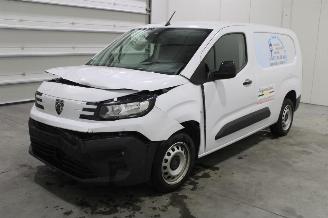 Vaurioauto  passenger cars Peugeot Partner  2025/6