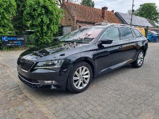 krockskadad bil auto Skoda Superb 1.6 TDI DSG Aut. Leder Navi Stoeverver. 2018/3