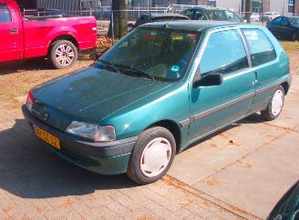 Coche accidentado Peugeot 106  1996/2