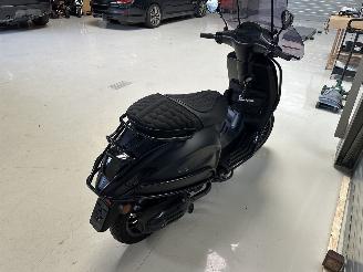 Vespa  SPRINT S CUSTOM MADE | LED MATRIX FULL OPTIONS MET BEUGELS picture 3