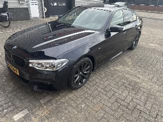 Vaurioauto  passenger cars BMW 5-serie 530d FULL OPTIONS NO DAMAGE FULL DRIVABLE 2017/6