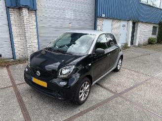 Damaged car Smart Forfour Automaat 2018/11