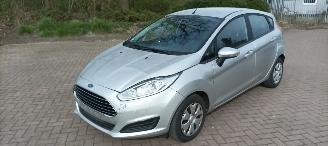 krockskadad bil auto Ford Fiesta 1.5-Diesel 75pk Airco Stoelverwarming leren stuurwiel Led koplampen Pdc Control 2016/6