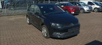 Schadeauto Volkswagen Polo 1.4-TDI 75pk euro-6 Climatecontrol Stoelverwarming Regensensor leren stuurwiel mistlampen Elektrische ramen Elektrische-spiegels met verwarming Centrale vergrendeling met afstandsbediening Start-Stop systeem 15-inch velgen Front radar assistent 2016/2
