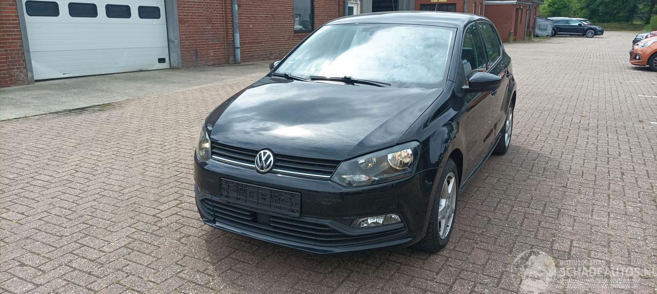 Volkswagen Polo 1.4 TDI DPF Euro6 Climatecontrol frontradar Regensensor leren stuurwiel mistlampen Elektrische ramen Elektrische-spiegels met verwarming Centrale vergrendeling met afstandsbediening Start-Stop systeem 15-inch velgen
