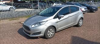 Schadeauto Ford Fiesta 1.5-Diesel Airconditioning Stoelverwarming leren stuurwiel Led verlichting Parkeersensoren voor en achter Elektrische inklapbare buitenspiegels met verwarming Centrale vergrendeling met afstandsbediening Start-Stop 2016/6