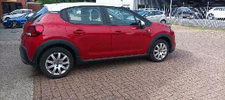 Citroën C3 Bi-Color You Edition 1.2 83pk Airconditioning Full-Led Cruisecontrol Drivelane assistent Stoelverwarming Lichtautomaat Led-dagrijverlichting Dab Radio elektrische buitenspiegels met verwarming Centrale vergrendeling met afstandsbediening Start-Stop systee picture 3