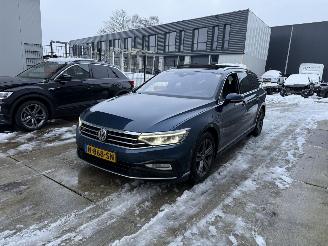 Vaurioauto  passenger cars Volkswagen Passat 2.0 TDI R-Line Business+ AUTOMAAT-PANO-NAVI-CAMERA-PDC 2022/1